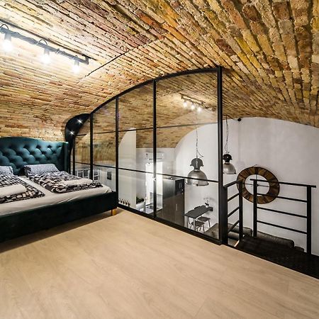 בודפשט Spacious Loft In The Heart Of Downtown מראה חיצוני תמונה