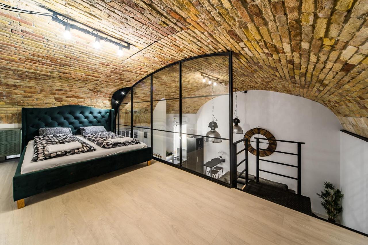 בודפשט Spacious Loft In The Heart Of Downtown מראה חיצוני תמונה
