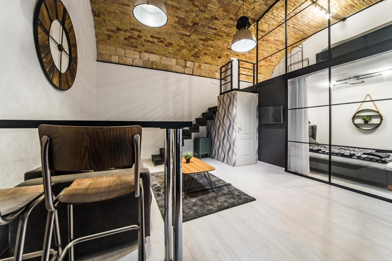 בודפשט Spacious Loft In The Heart Of Downtown מראה חיצוני תמונה